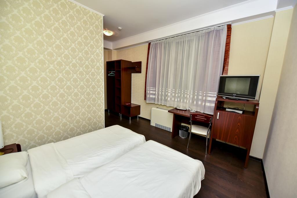 Mesogios Hotel Chisinau Luaran gambar